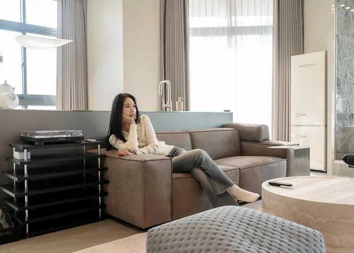 홍대#dmc역#커플,가족,단체여행#프라이빗 감성숙소#villa De Ellie